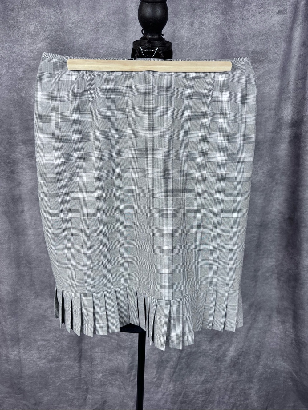 Classic Gray Plaid Pleated-Hem Women's Skirt